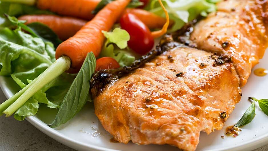 Se você quer perder peso, você precisa incluir peixes e vegetais frescos em sua dieta. 